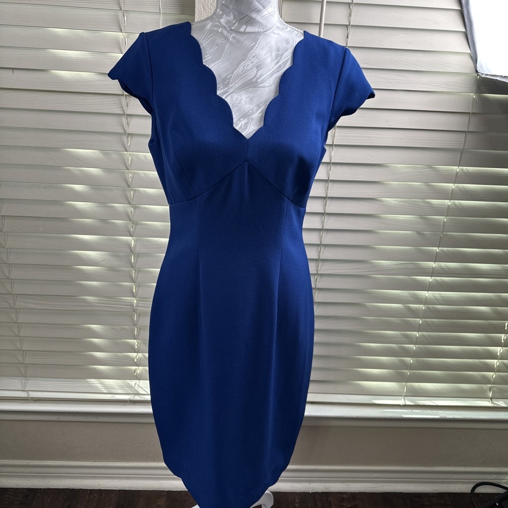 Adrianna Papell Dress Size 6 Royal Blue Knee Length Scalloped Hem & V Neck Nice!
